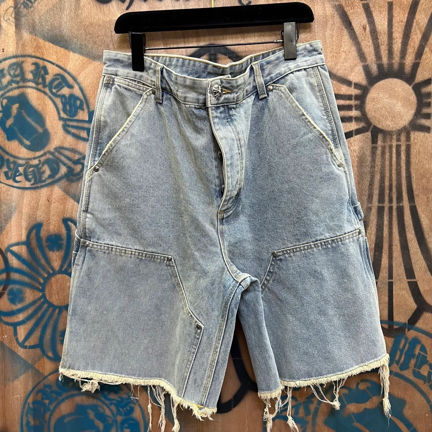 P510 chrome hearts limited series new city limited jeans Chrome Hearts city limited denim shorts vintage levis American made 501 505 517 base version remake Levis American made 501 base version imported sheepskin 925 silver remake Customers provide waist and pants length or height and weight The studio will select the most suitable base version for you to remake There are many people doing remakes in the market Don't belittle or comment The difference is visible to the naked eye See more and compare yourself #CHROME HEARTS Unisex style